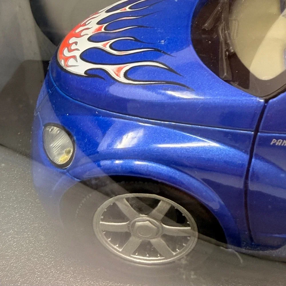 Hot Wheels Chrysler Panel‎ Cruiser 1:18 Diecast Blue Good Flame Graphics 29616